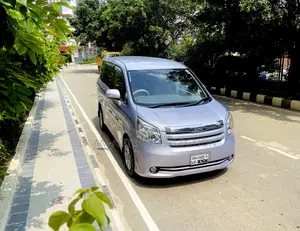 Toyota Noah 2009 Purple