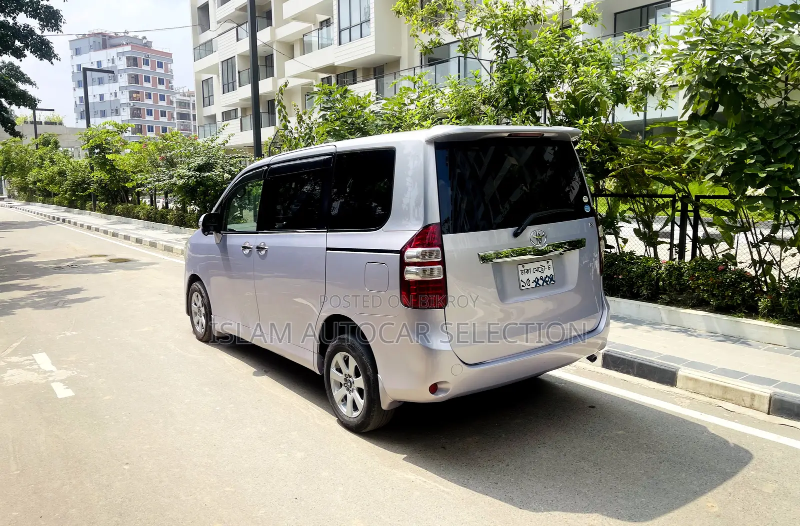 Toyota Noah 2009 Purple
