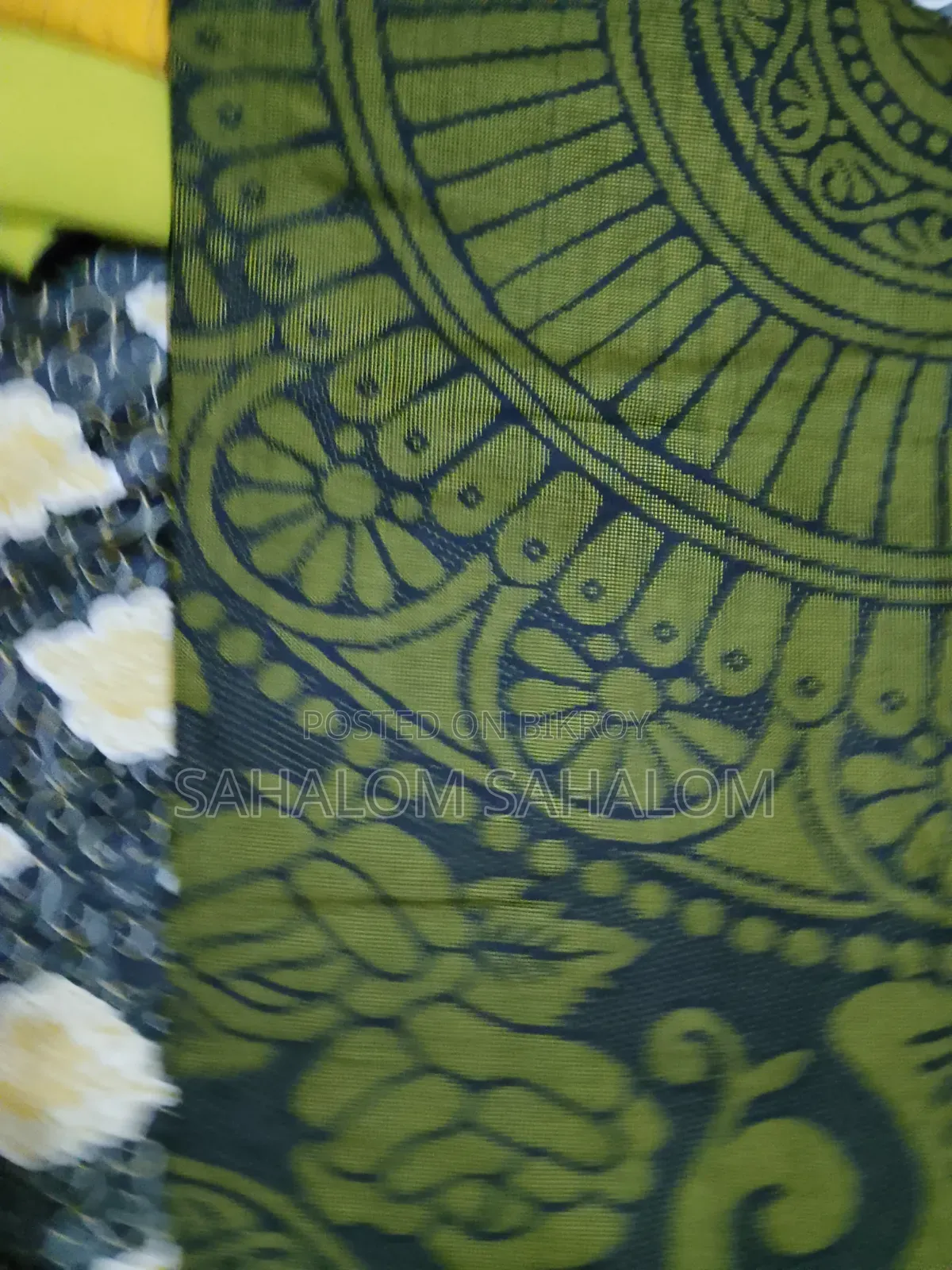 নিজ হাতে সেলাই করা বিছানার চাদর।