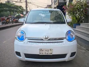 Toyota Sienta 1.5 FWD 2011 Pearl