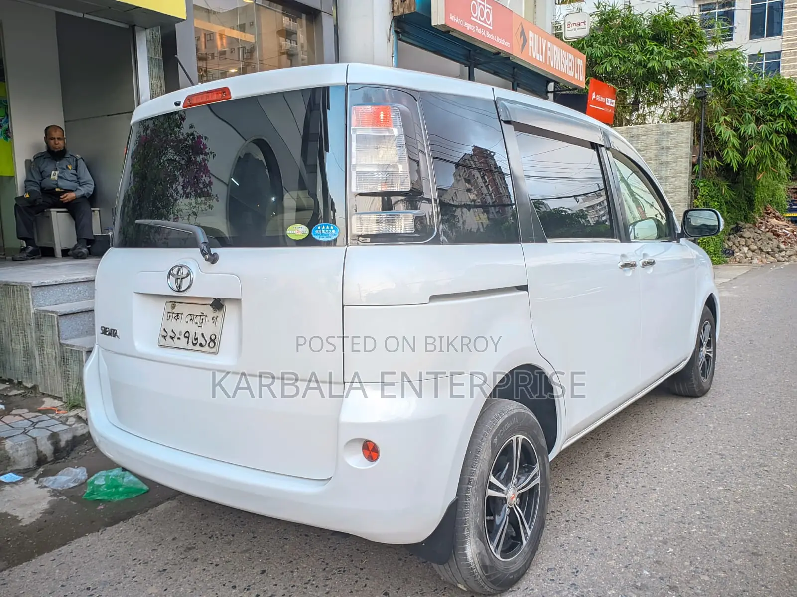 Toyota Sienta 1.5 FWD 2011 Pearl