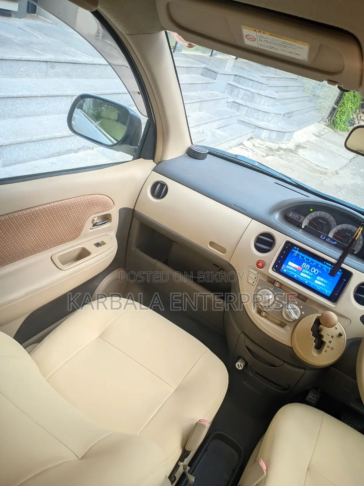 Toyota Sienta 1.5 FWD 2011 Pearl