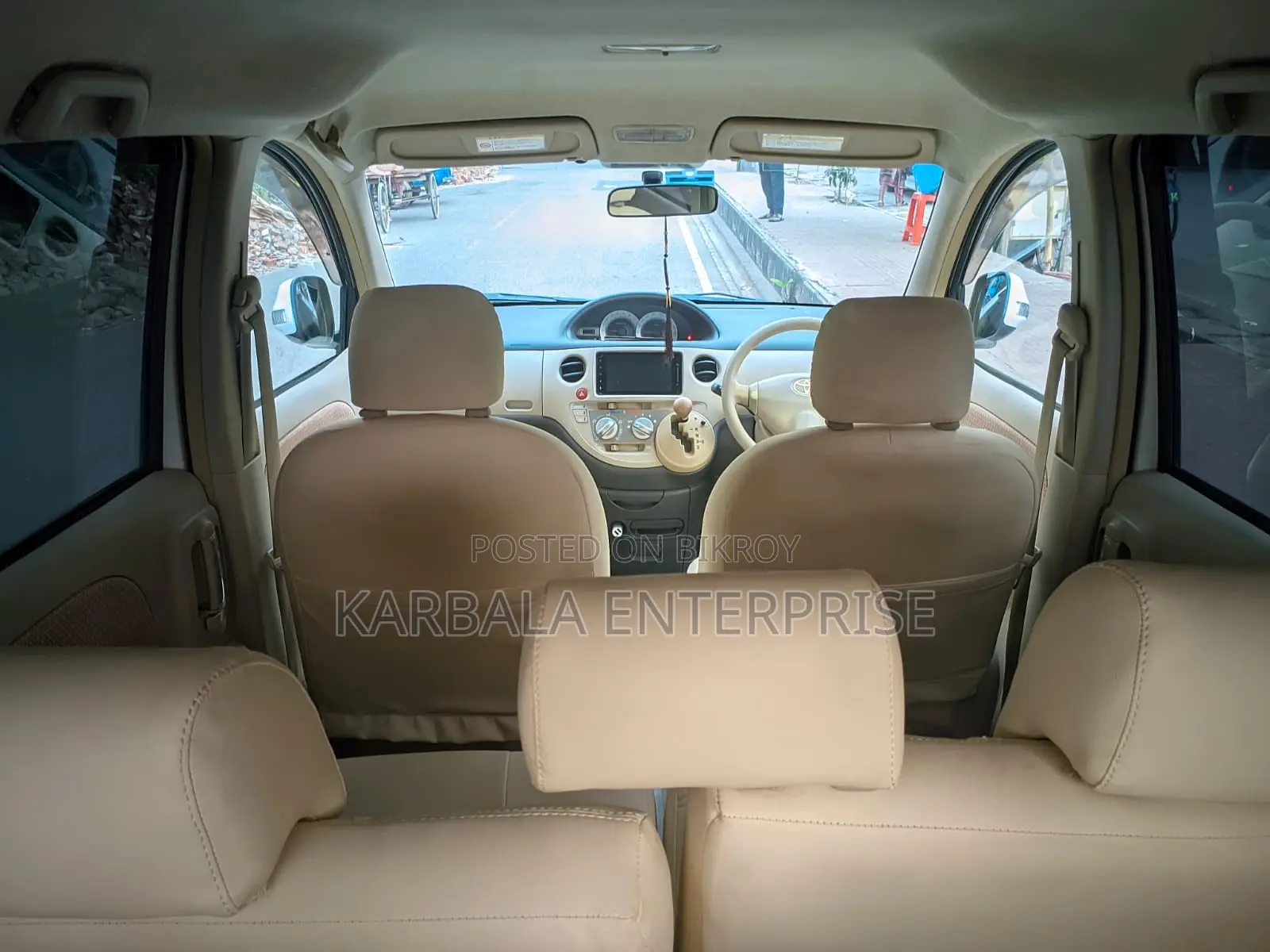 Toyota Sienta 1.5 FWD 2011 Pearl