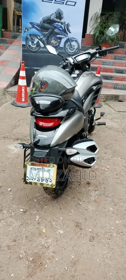 New Suzuki Intruder 2023 Gold