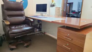 সিইও টেবিল প্রিমিয়াম হাতিল স্টাইল