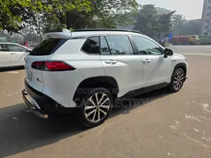 Toyota Corolla Cross 1.8 Hybrid AWD 2021 Pearl