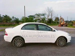 Toyota Corolla Sedan 2005 White