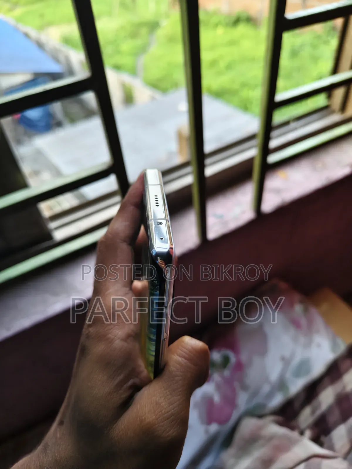 মোবাইল ফোন ৫১২ জিবি সাদা