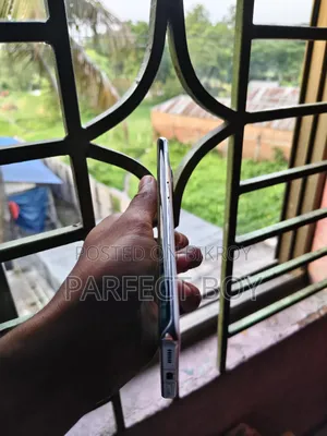 মোবাইল ফোন ৫১২ জিবি সাদা