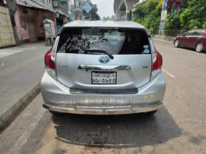 Toyota Aqua 2017 Silver