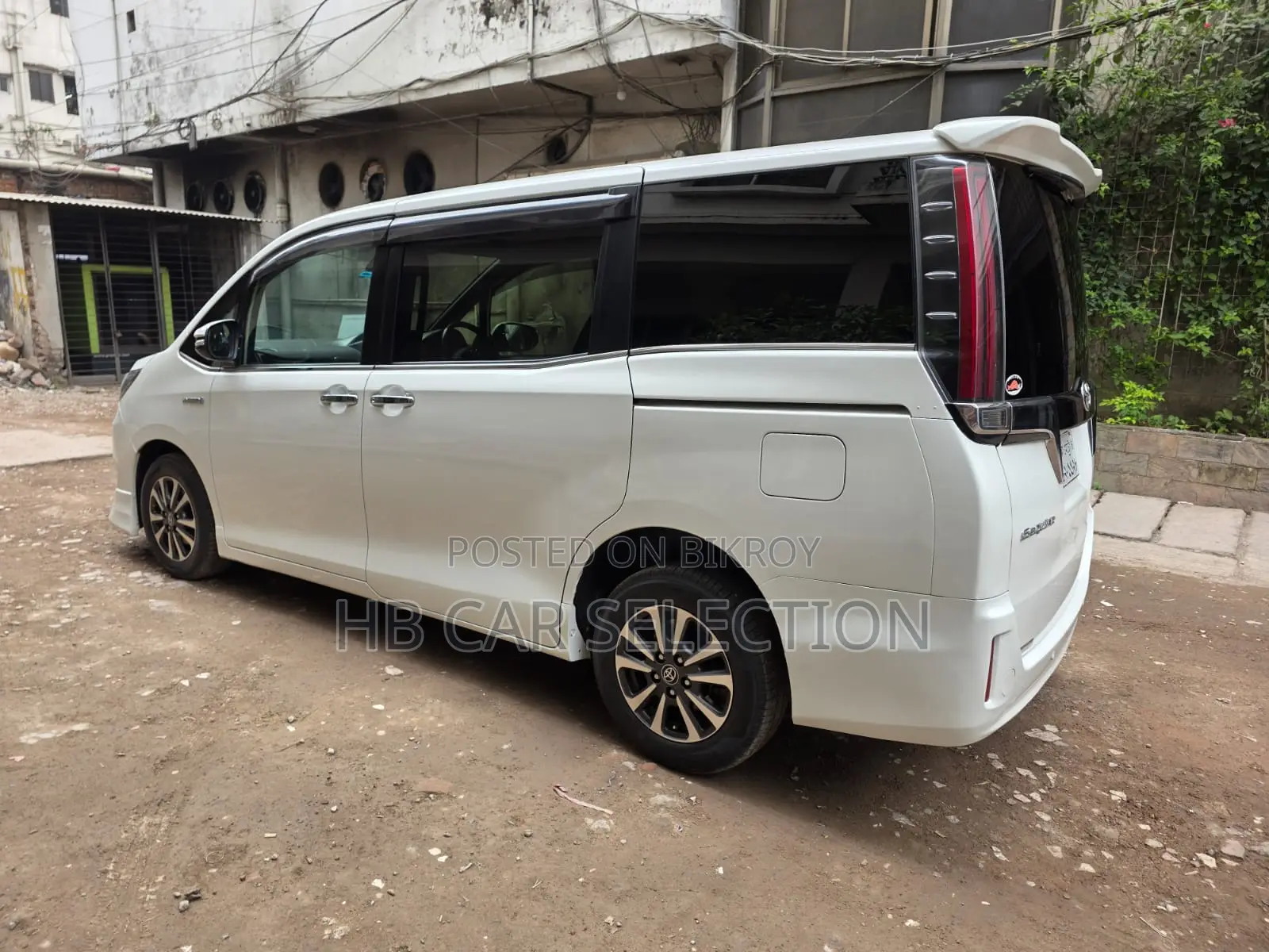Toyota Esquire 2.0 FWD (8 Seater) 2019 Pearl