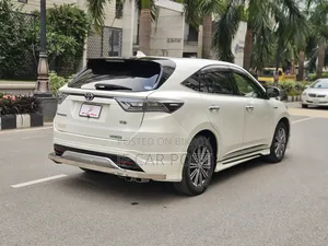 Toyota Harrier 2.5 Hybrid 4WD 2016 Pearl