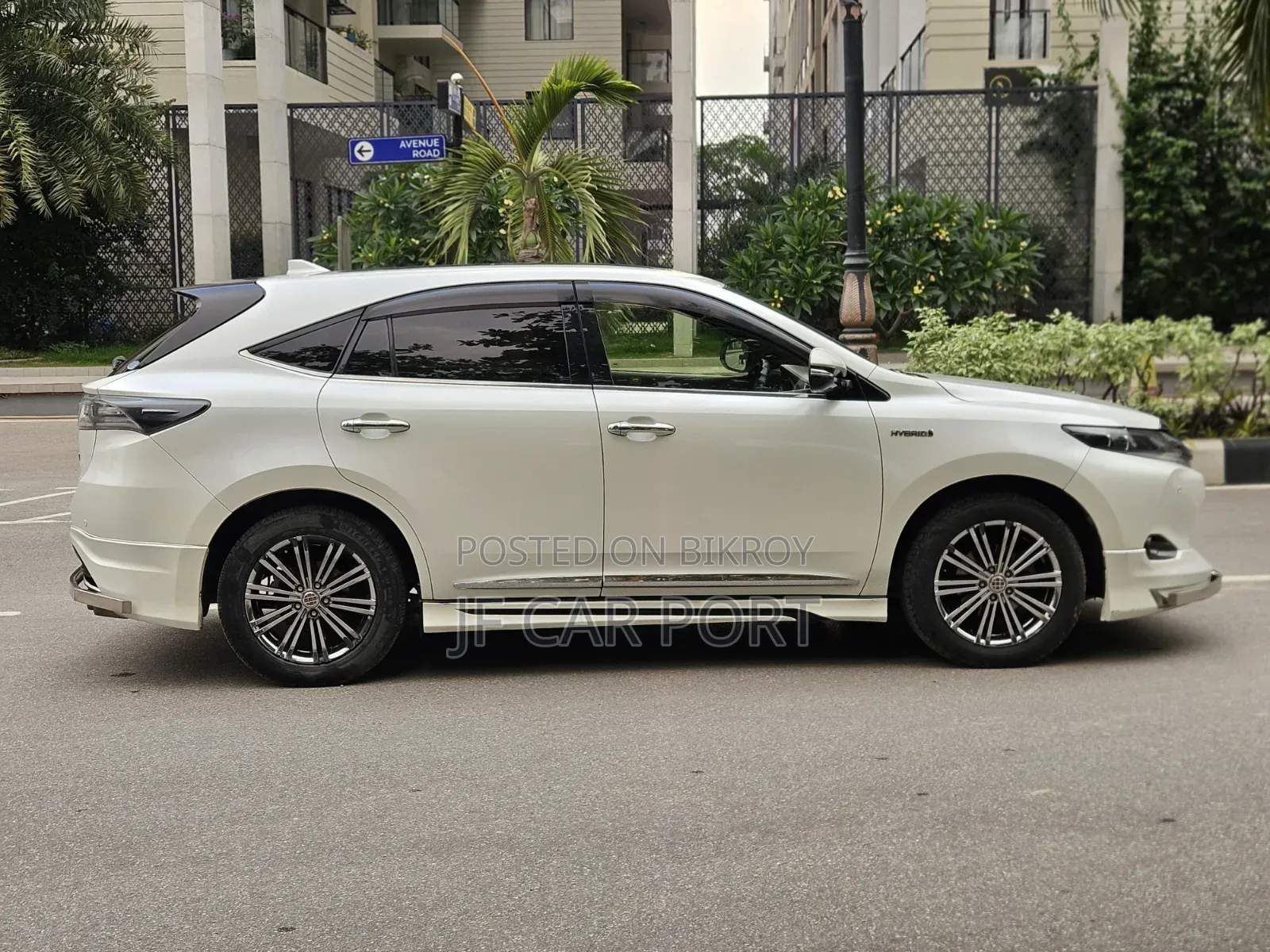 Toyota Harrier 2.5 Hybrid 4WD 2016 Pearl