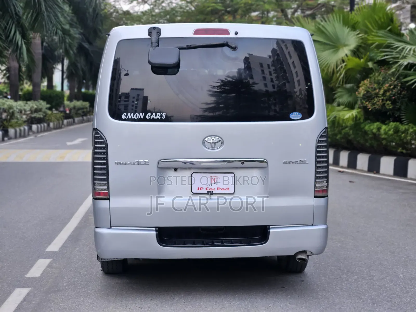 Toyota HiAce 2010 Silver