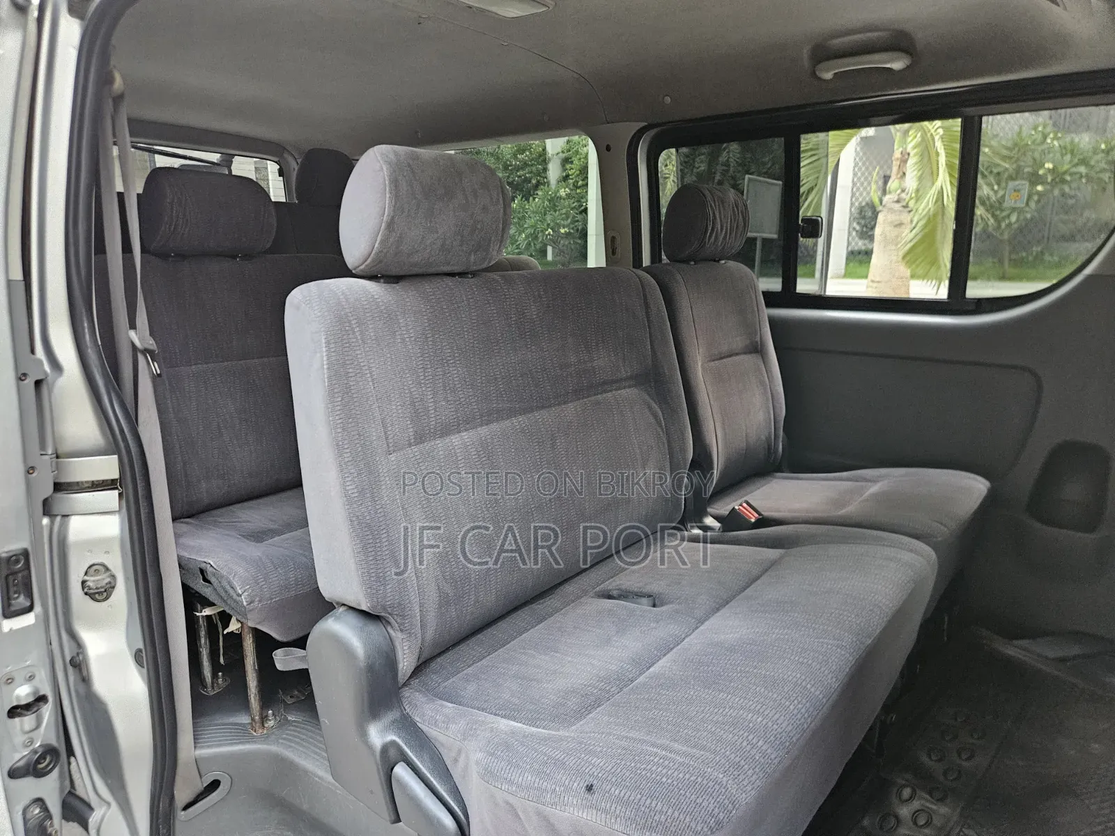 Toyota HiAce 2010 Silver