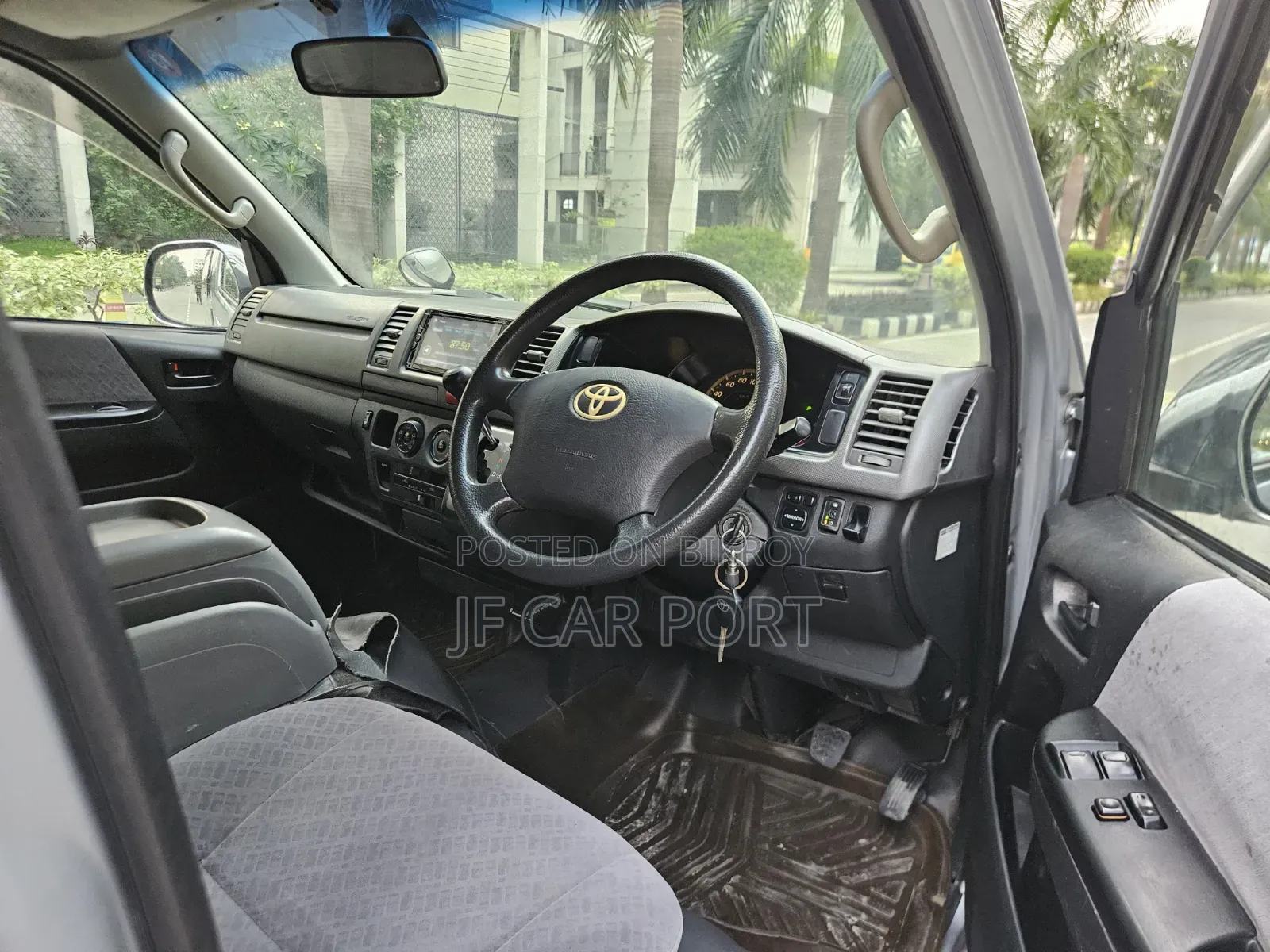 Toyota HiAce 2010 Silver