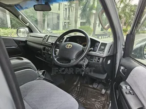 Toyota HiAce 2010 Silver