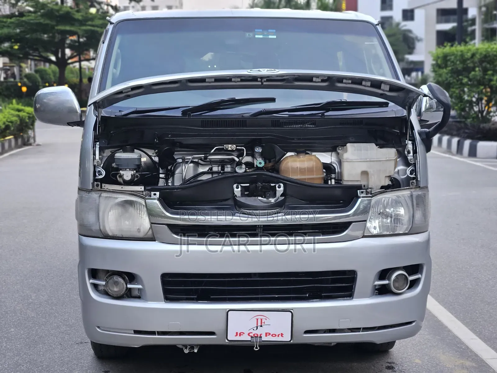 Toyota HiAce 2010 Silver