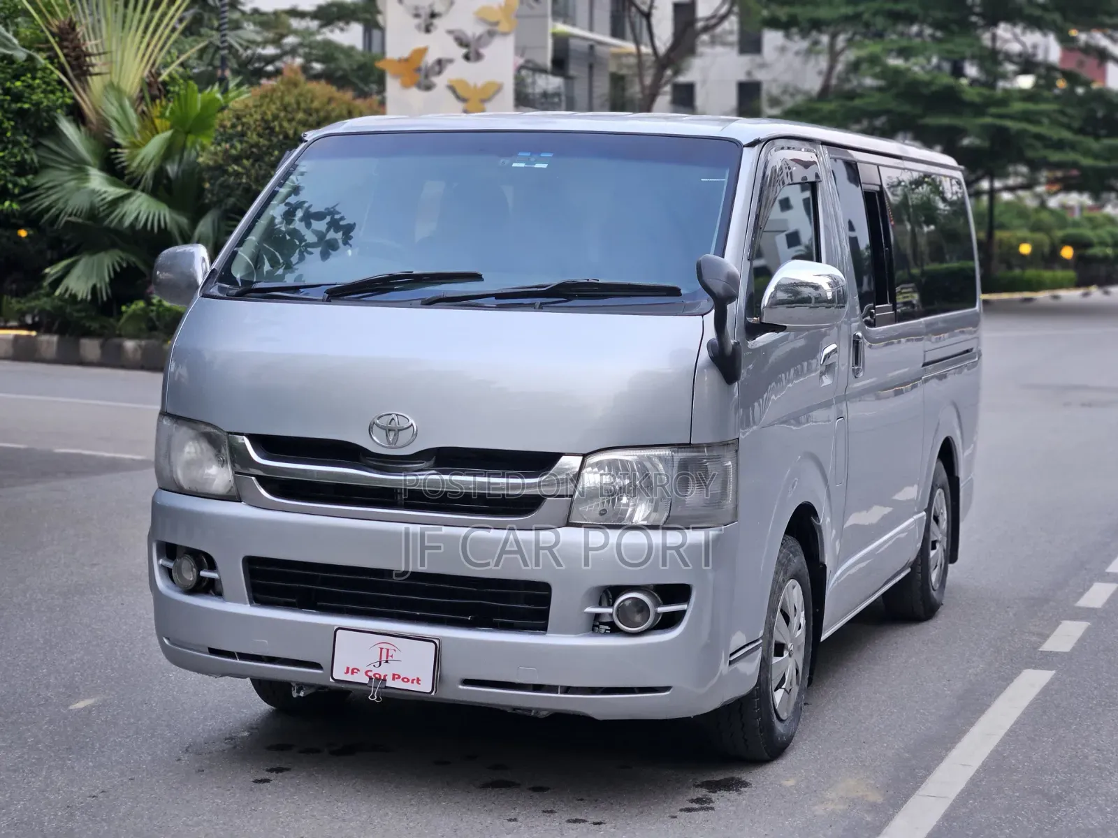 Toyota HiAce 2010 Silver