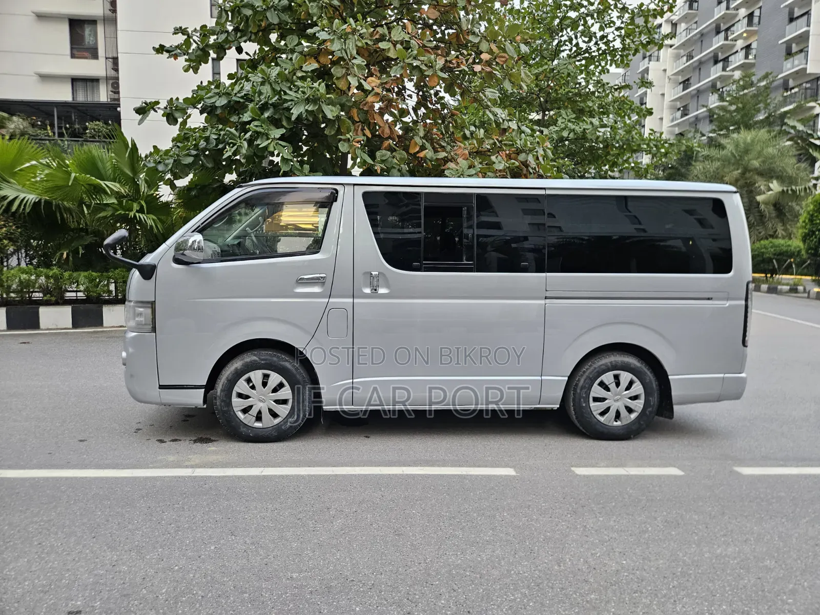 Toyota HiAce 2010 Silver