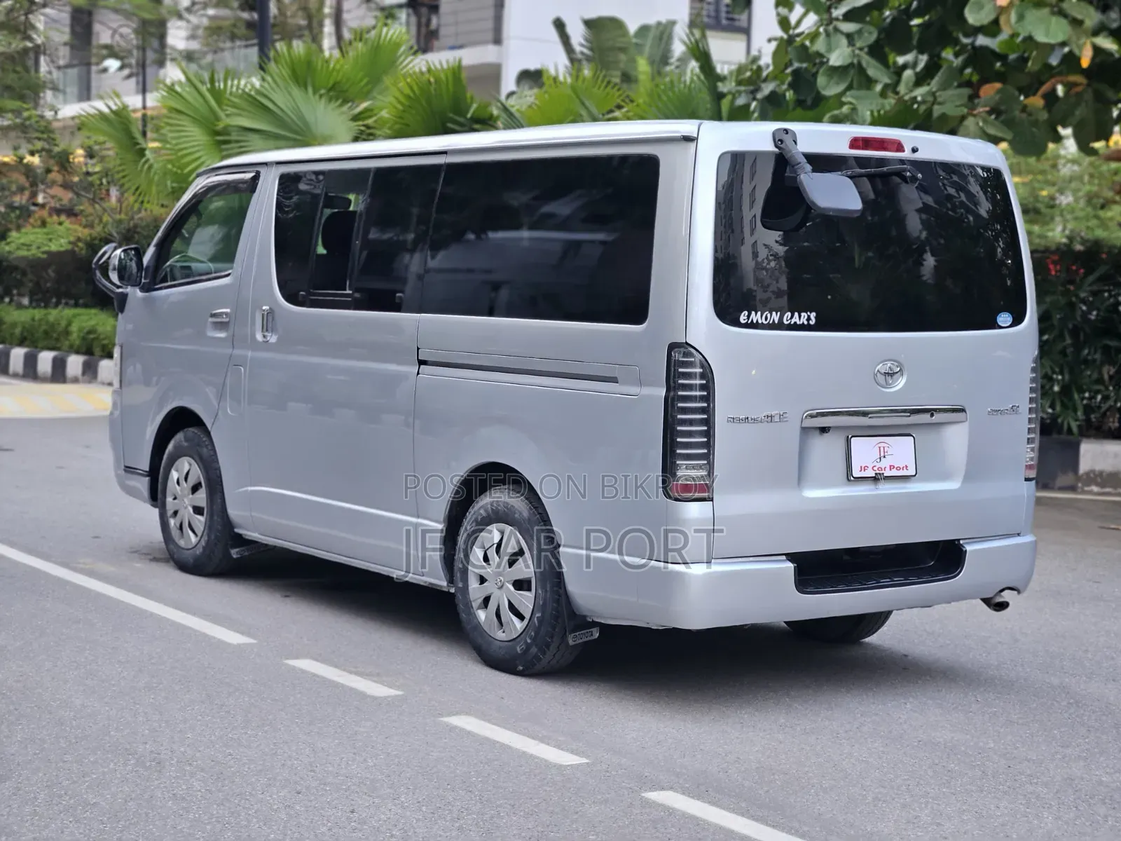 Toyota HiAce 2010 Silver
