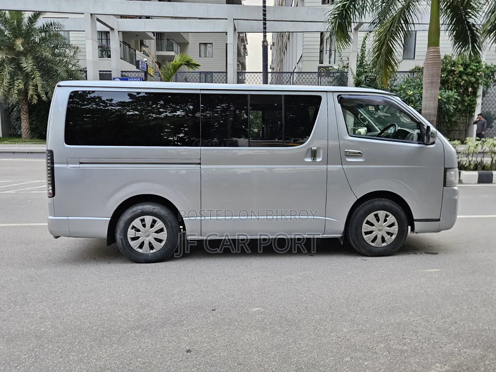 Toyota HiAce 2010 Silver