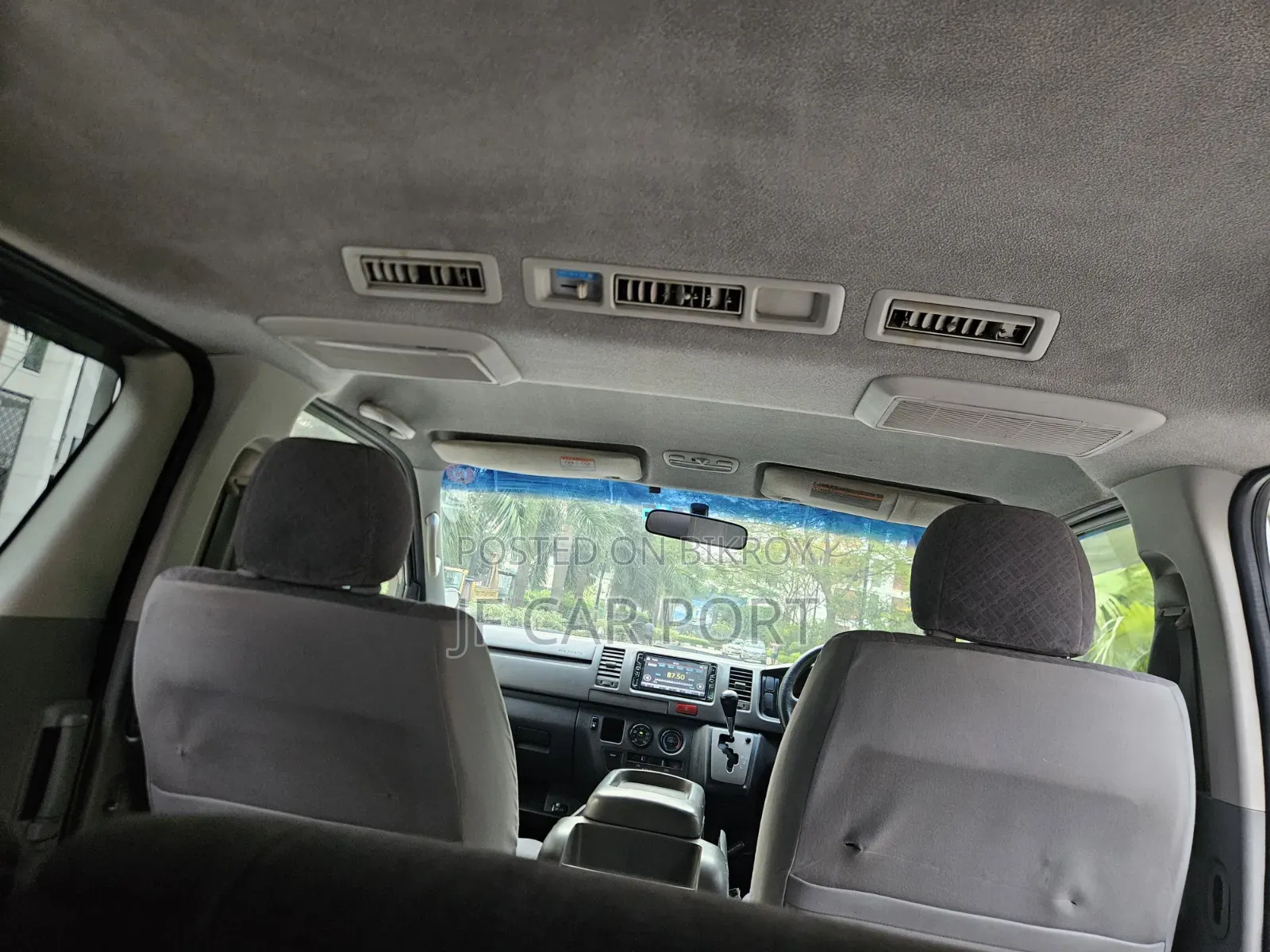 Toyota HiAce 2010 Silver