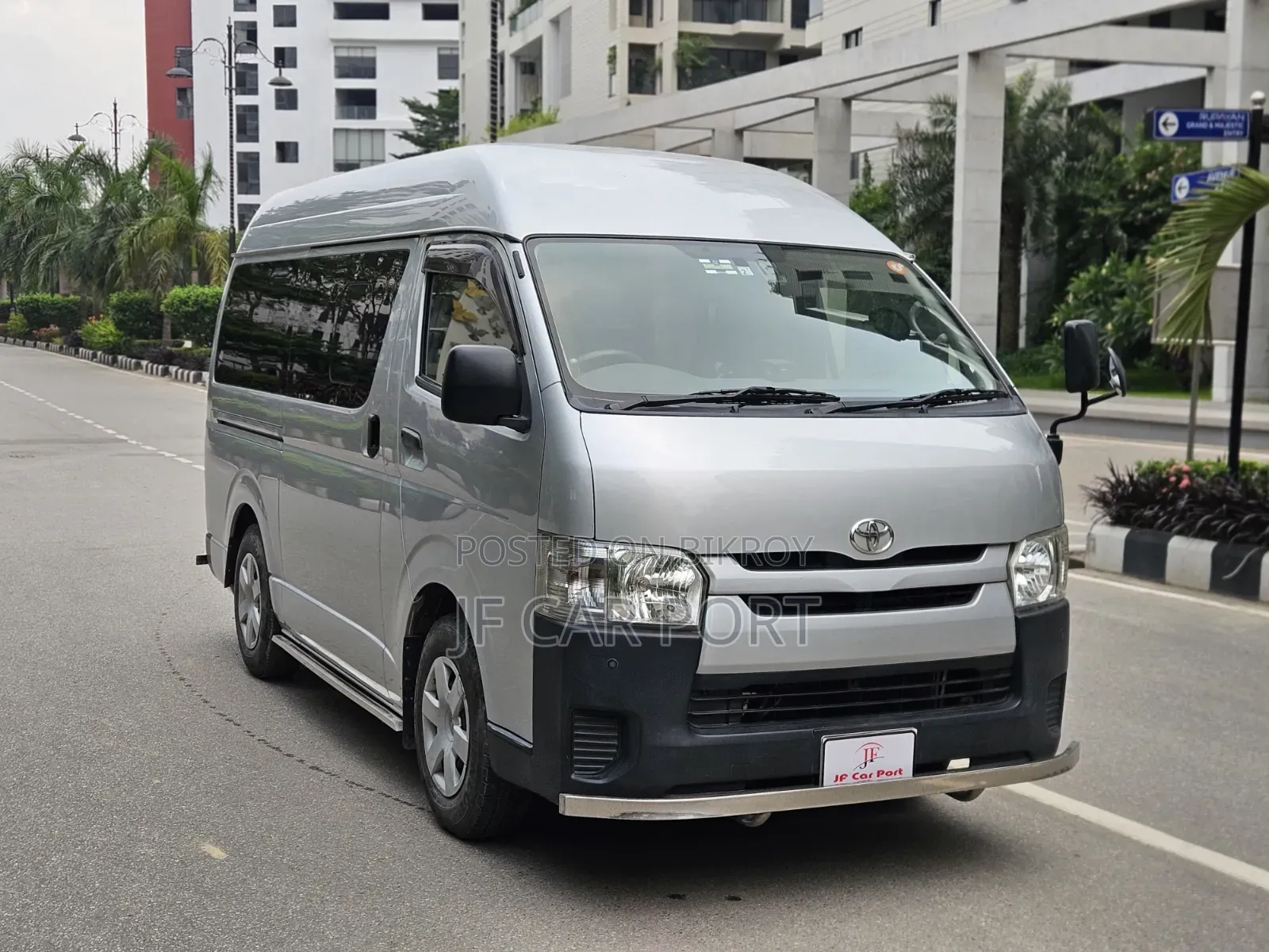 Toyota HiAce 2017 Silver