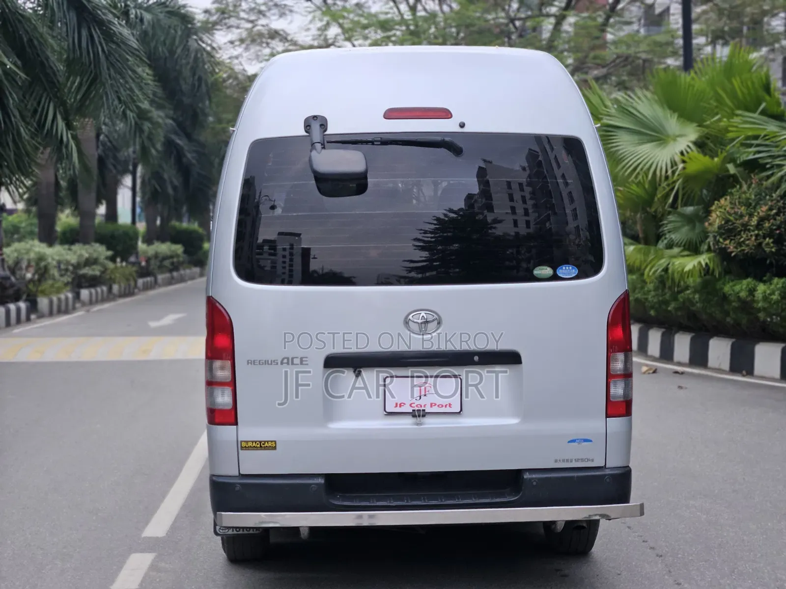 Toyota HiAce 2017 Silver