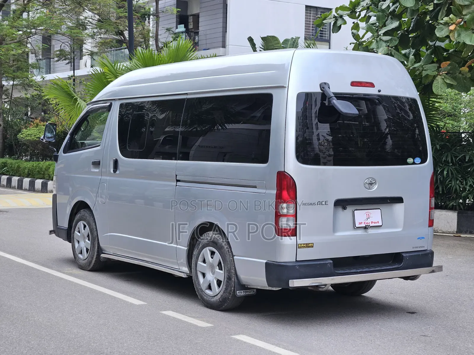 Toyota HiAce 2017 Silver