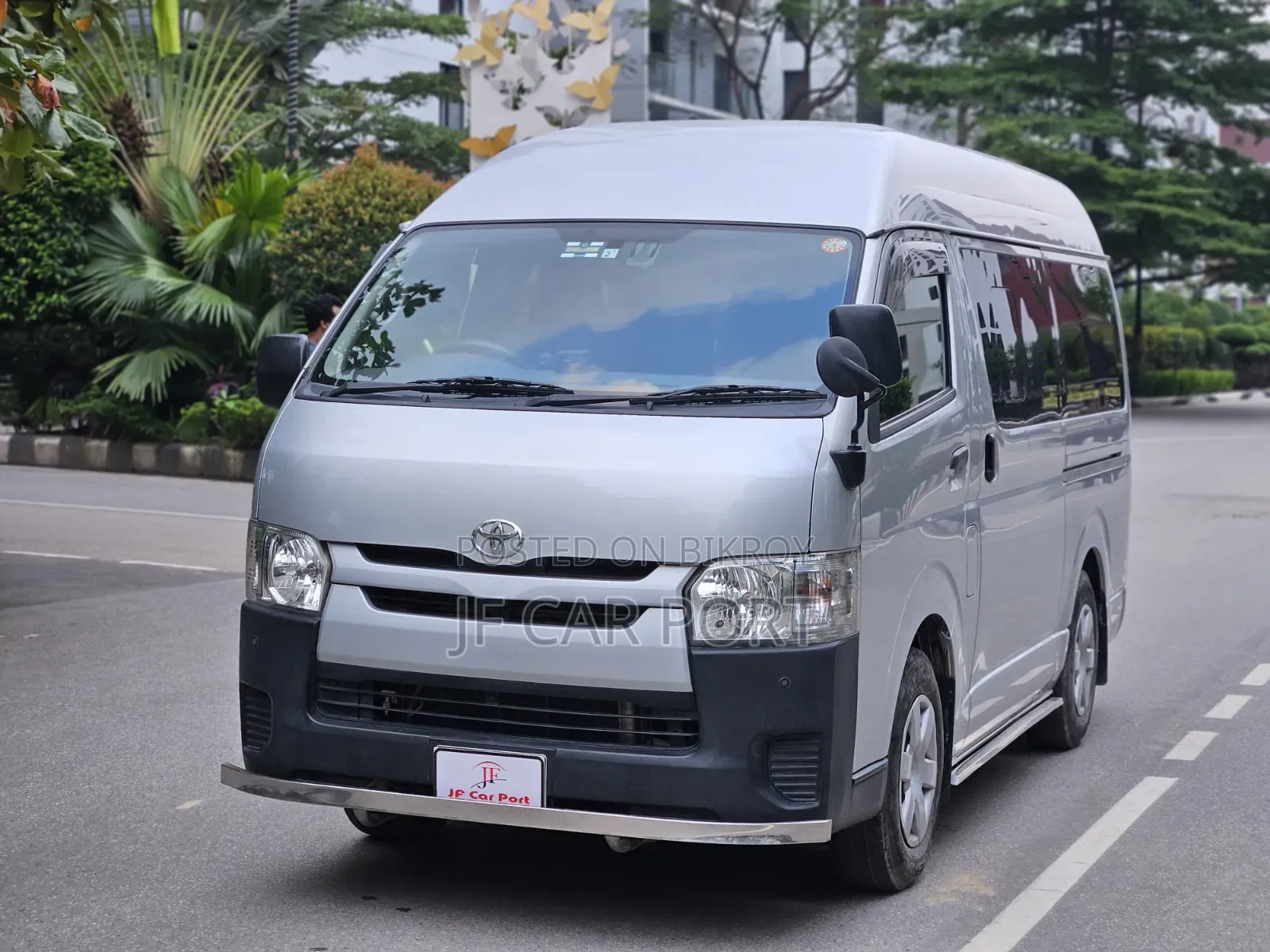 Toyota HiAce 2017 Silver