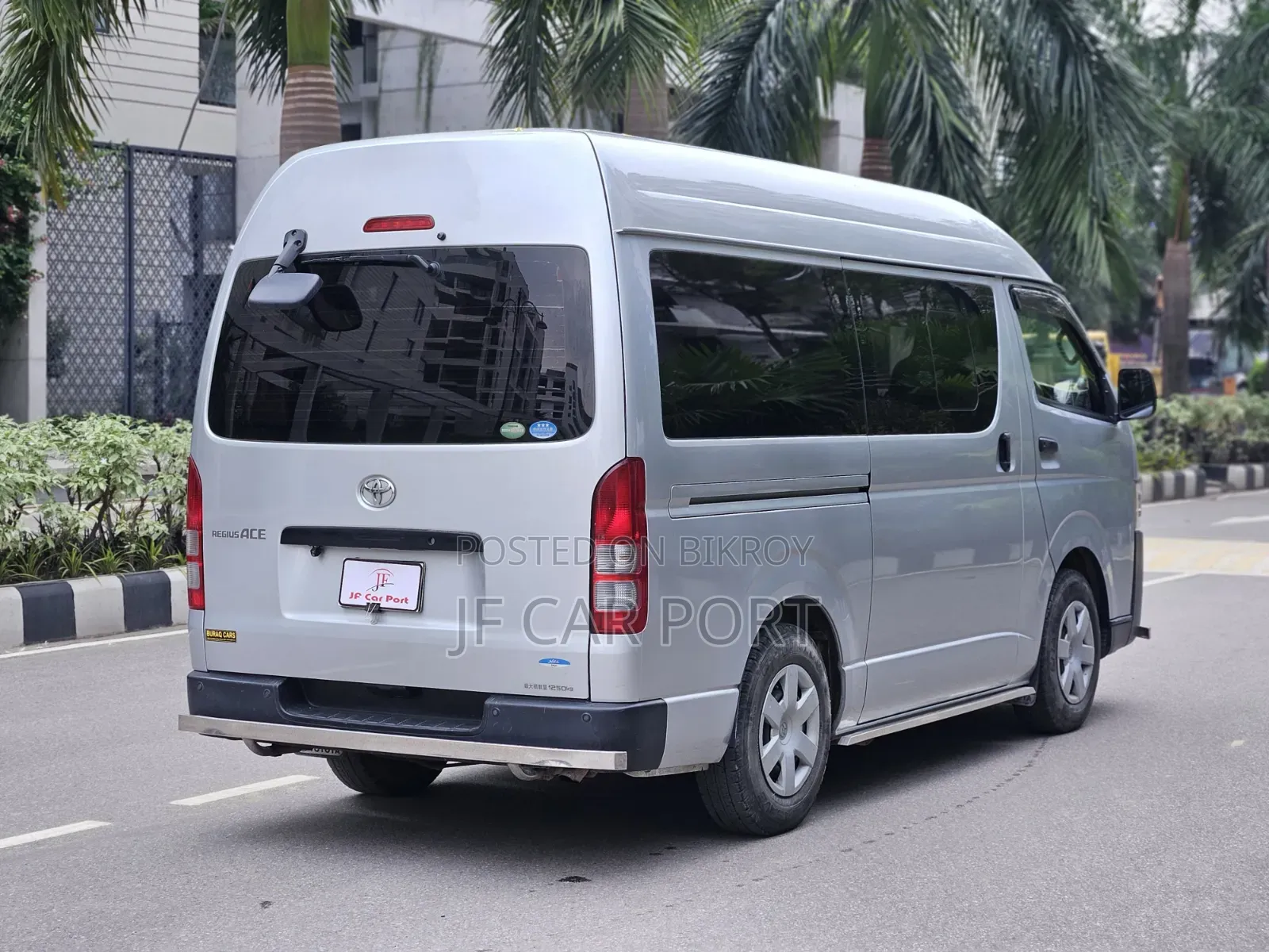 Toyota HiAce 2017 Silver