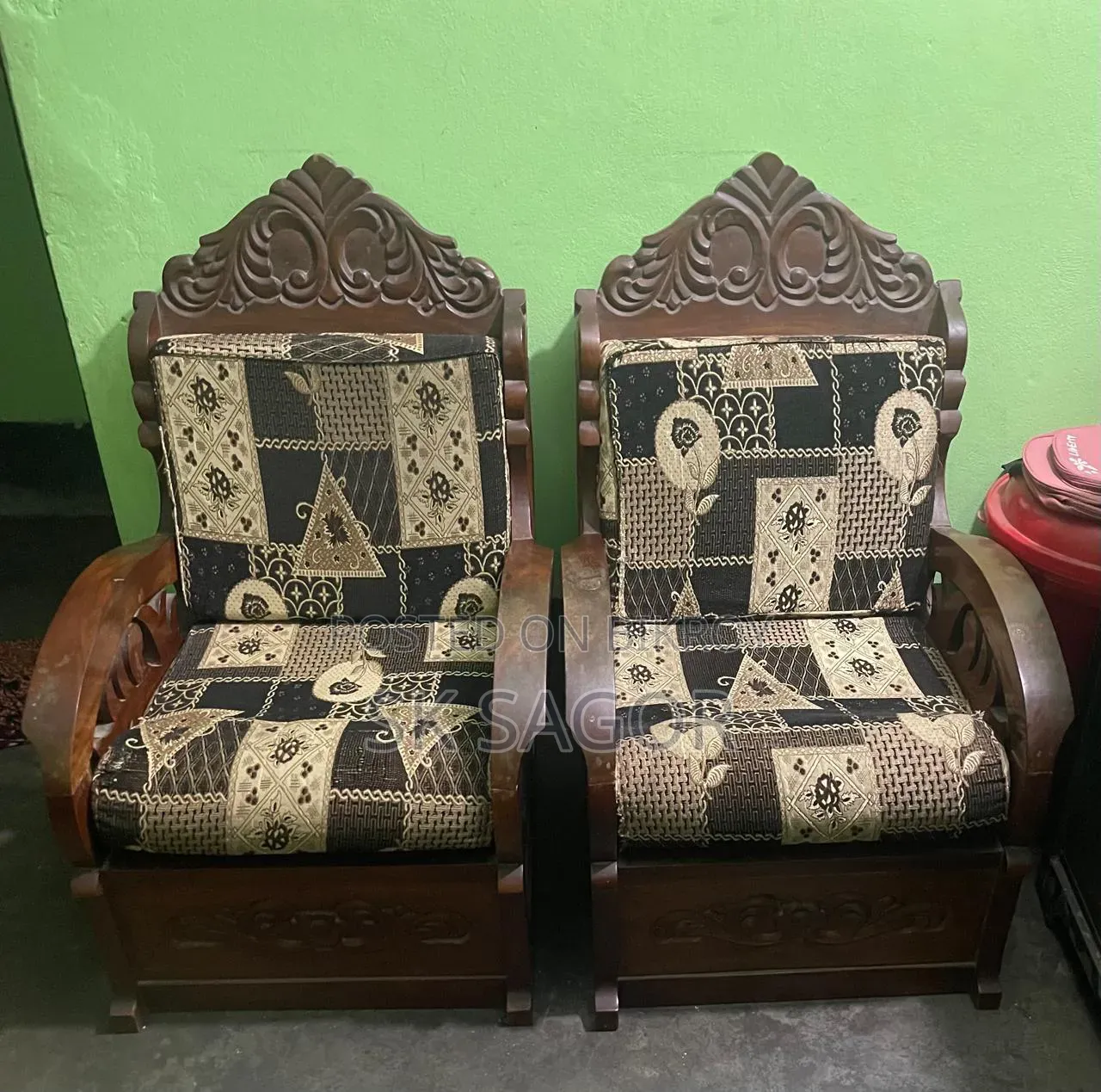 কাঠের তৈরি সোফার সেট