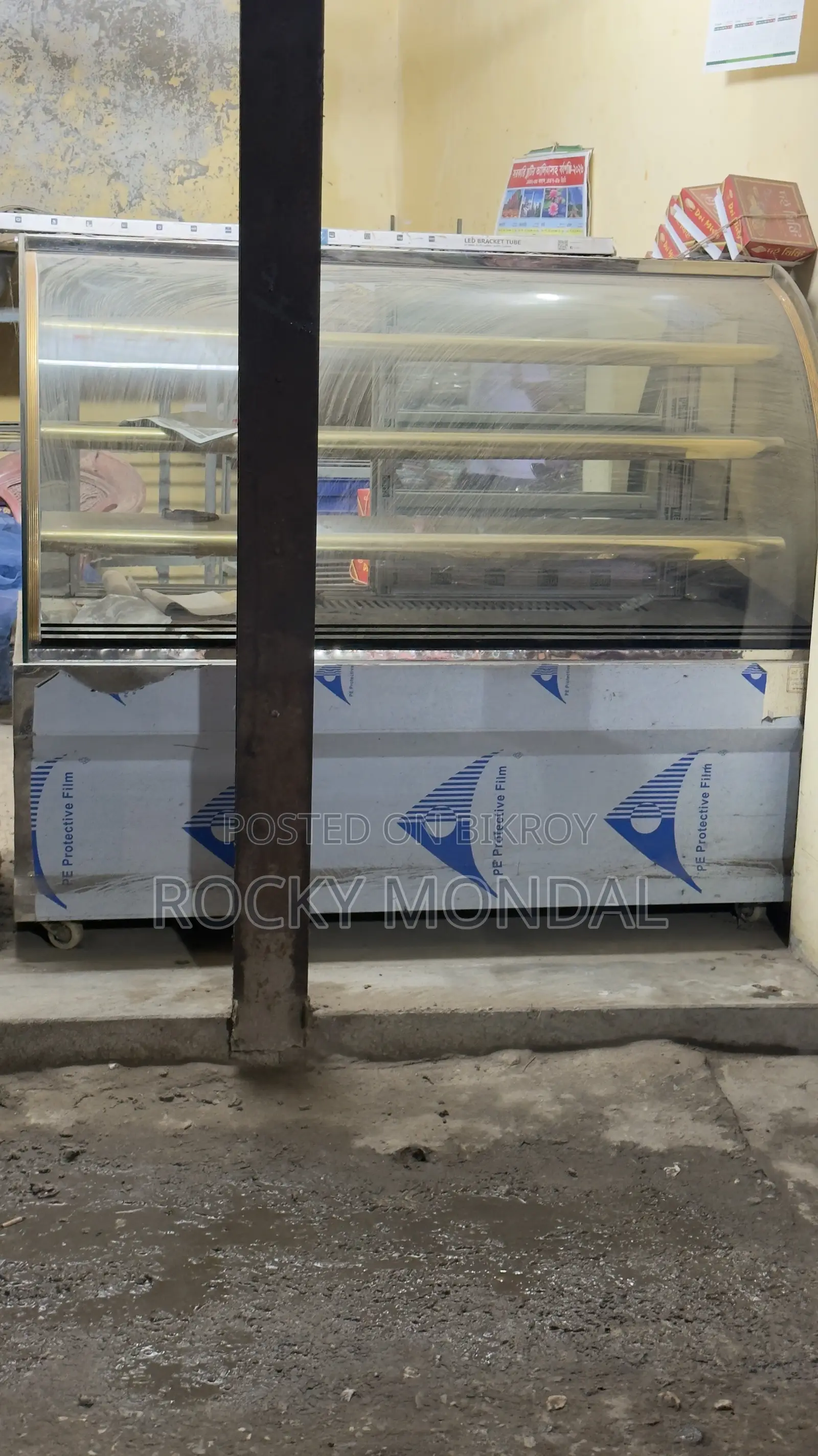 Display Fridge for Sweets and Birthday Cakes