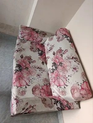 Urgent Sale: Fresh Condition Sofa