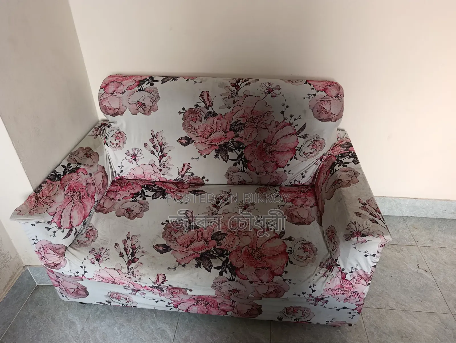 Urgent Sale: Fresh Condition Sofa