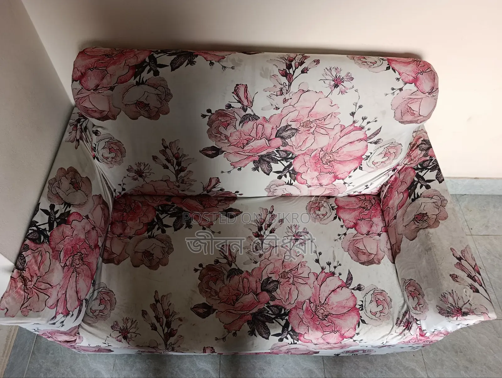 Urgent Sale: Fresh Condition Sofa