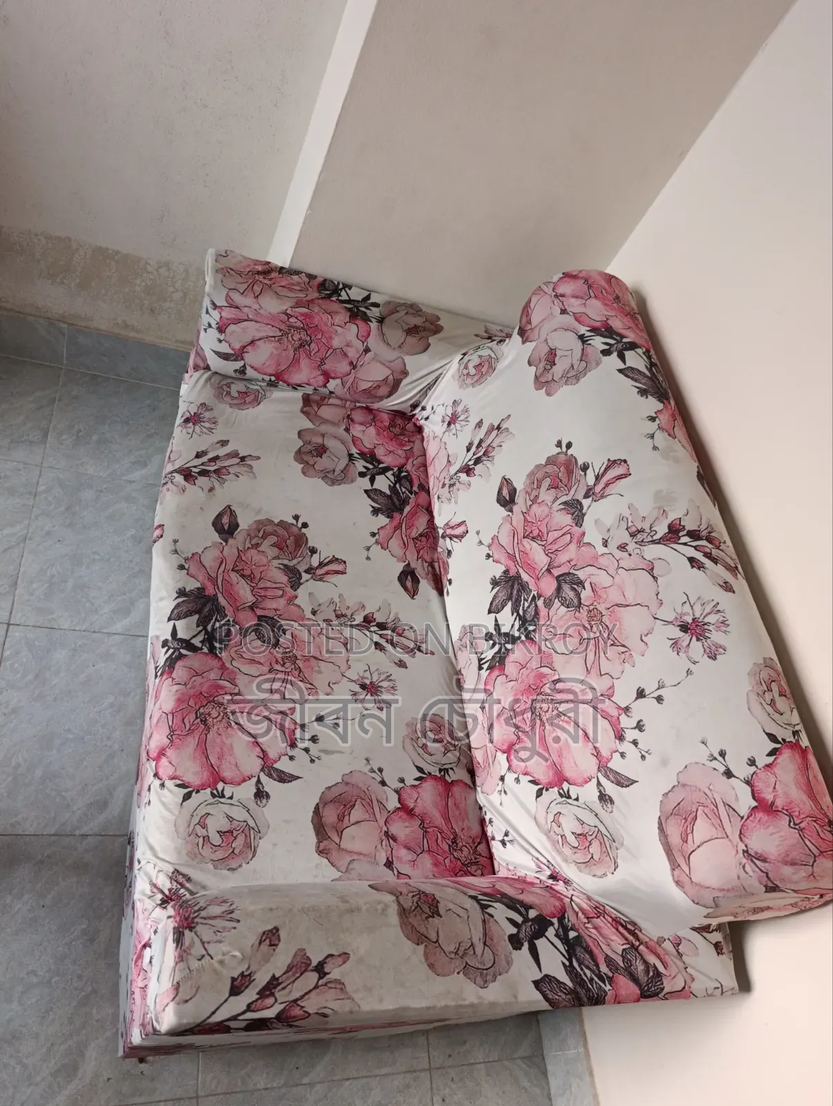 Urgent Sale: Fresh Condition Sofa