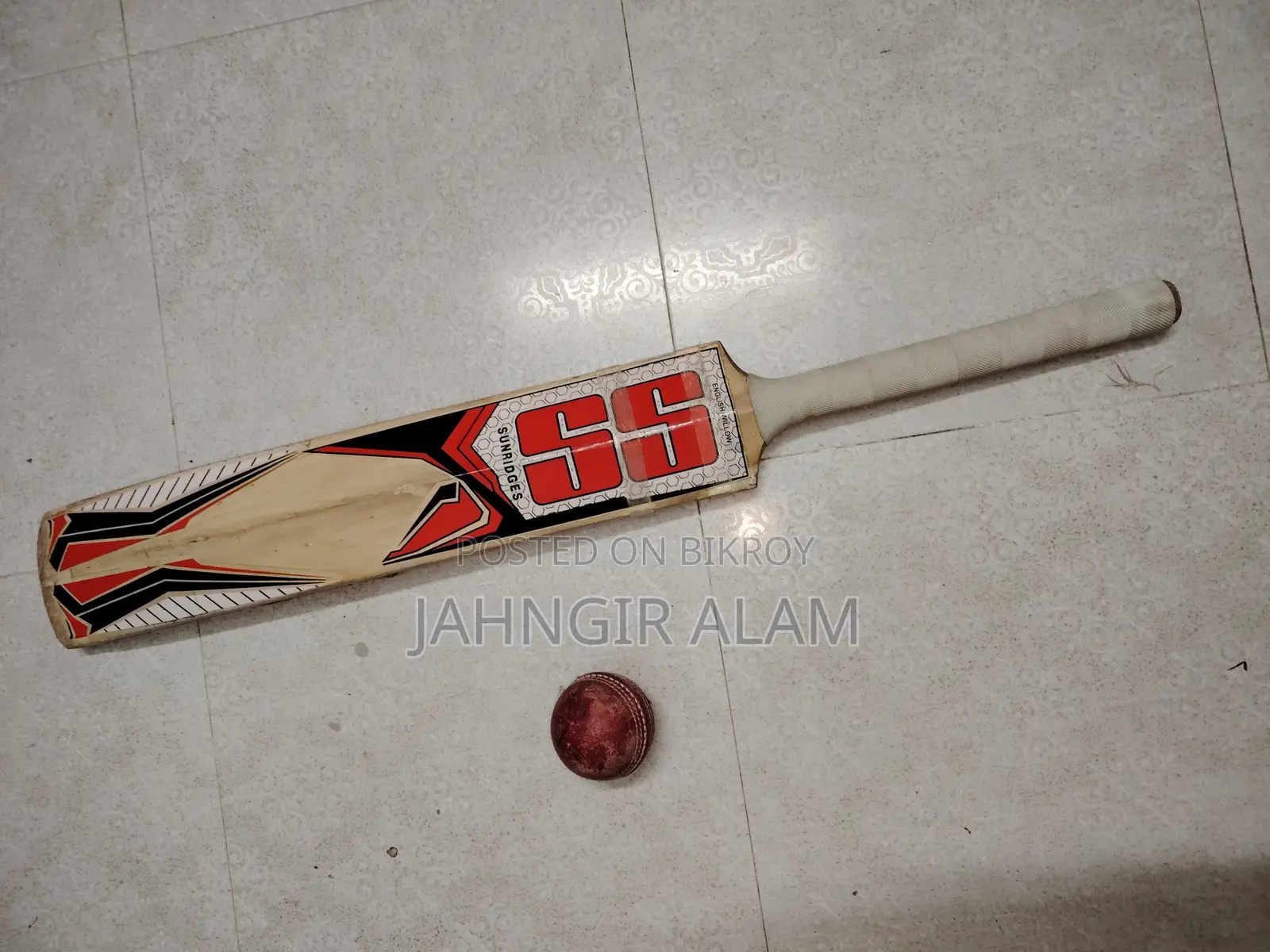 Urgent Sale Cricket Kit.Ss Bat,Ball,Ss Kit Bag,Inferno Leg Peds Ss Hel