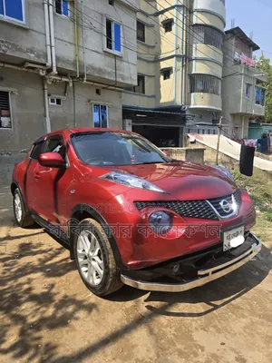 নিসান জুক ২০১২ লাল