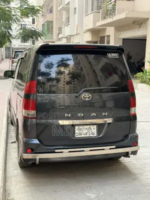 Toyota Noah 2004 Black