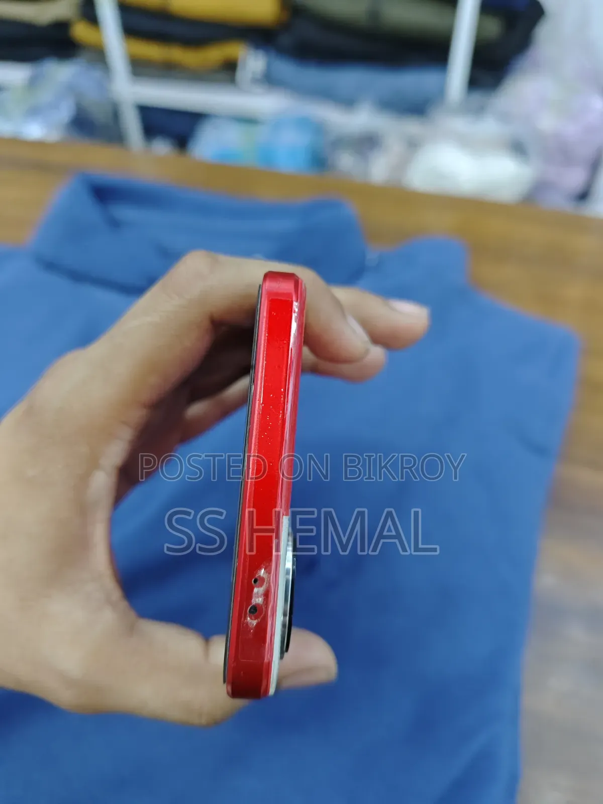 আইকিউওও ২৫৬ জিবি রেড