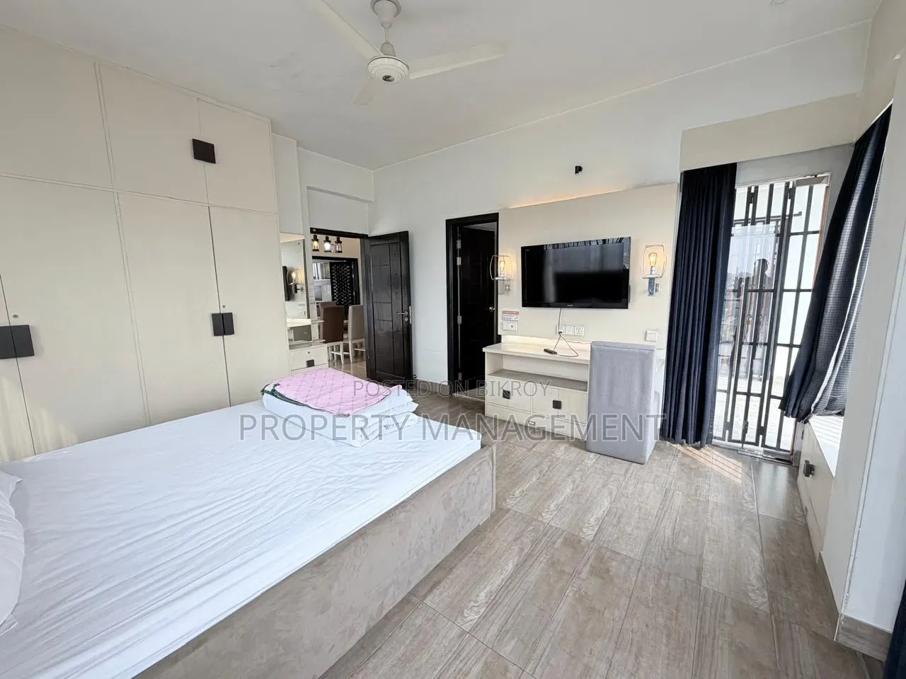 Furnished 4bdrm Apartment in Development by Owner, Gulshan for Rent