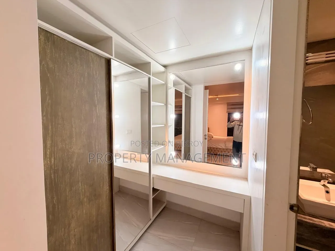 Furnished 4bdrm Apartment in Development by Owner, Gulshan for Rent