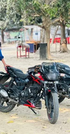 ২০২০ বাজাজ পালসার ১৫০ কালো