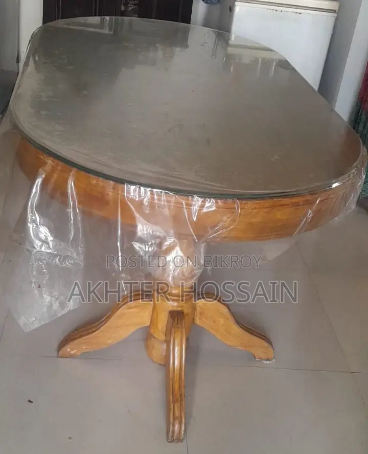ডাইনিং টেবিল