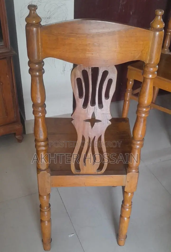 ডাইনিং টেবিল