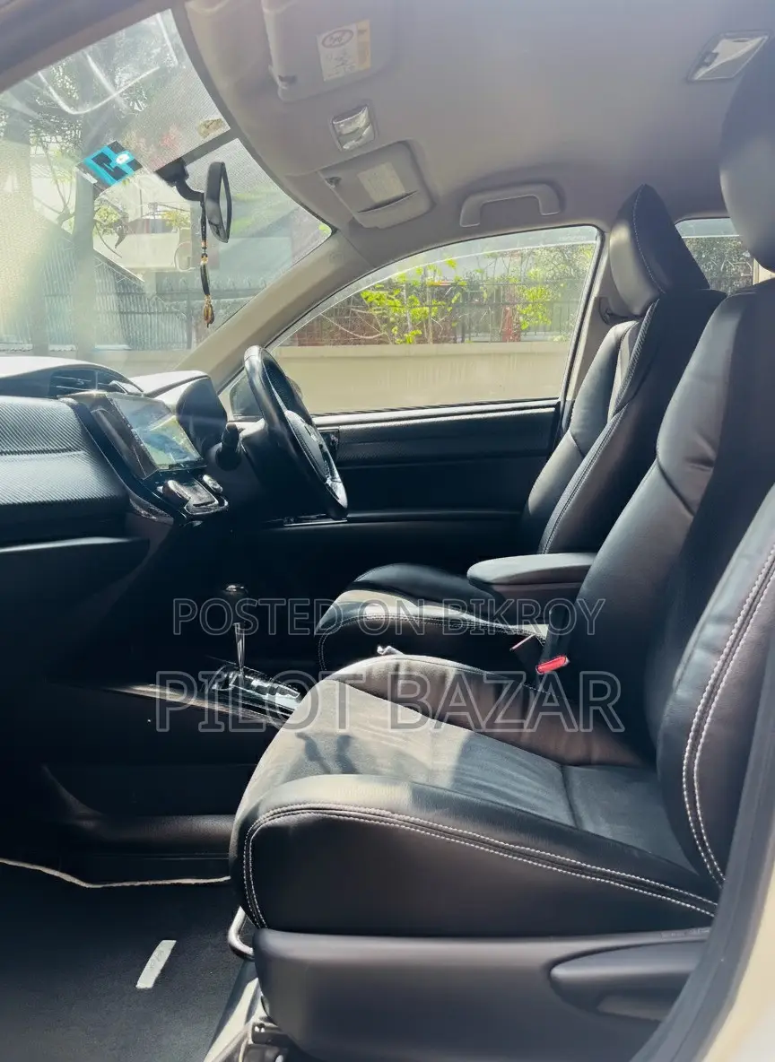 Toyota Corolla Fielder 1.5 Hybrid FWD 2015 Pearl