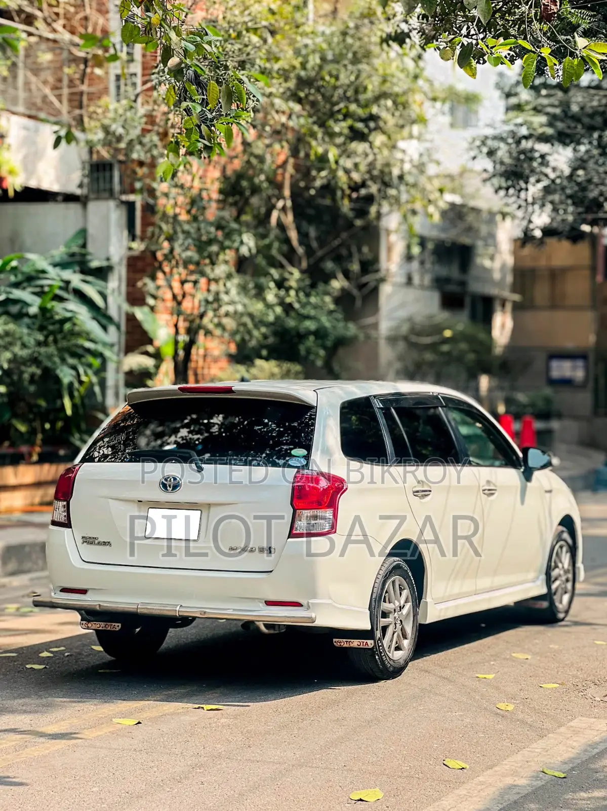 Toyota Corolla Fielder 1.5 Hybrid FWD 2015 Pearl