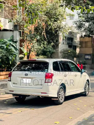 Toyota Corolla Fielder 1.5 Hybrid FWD 2015 Pearl